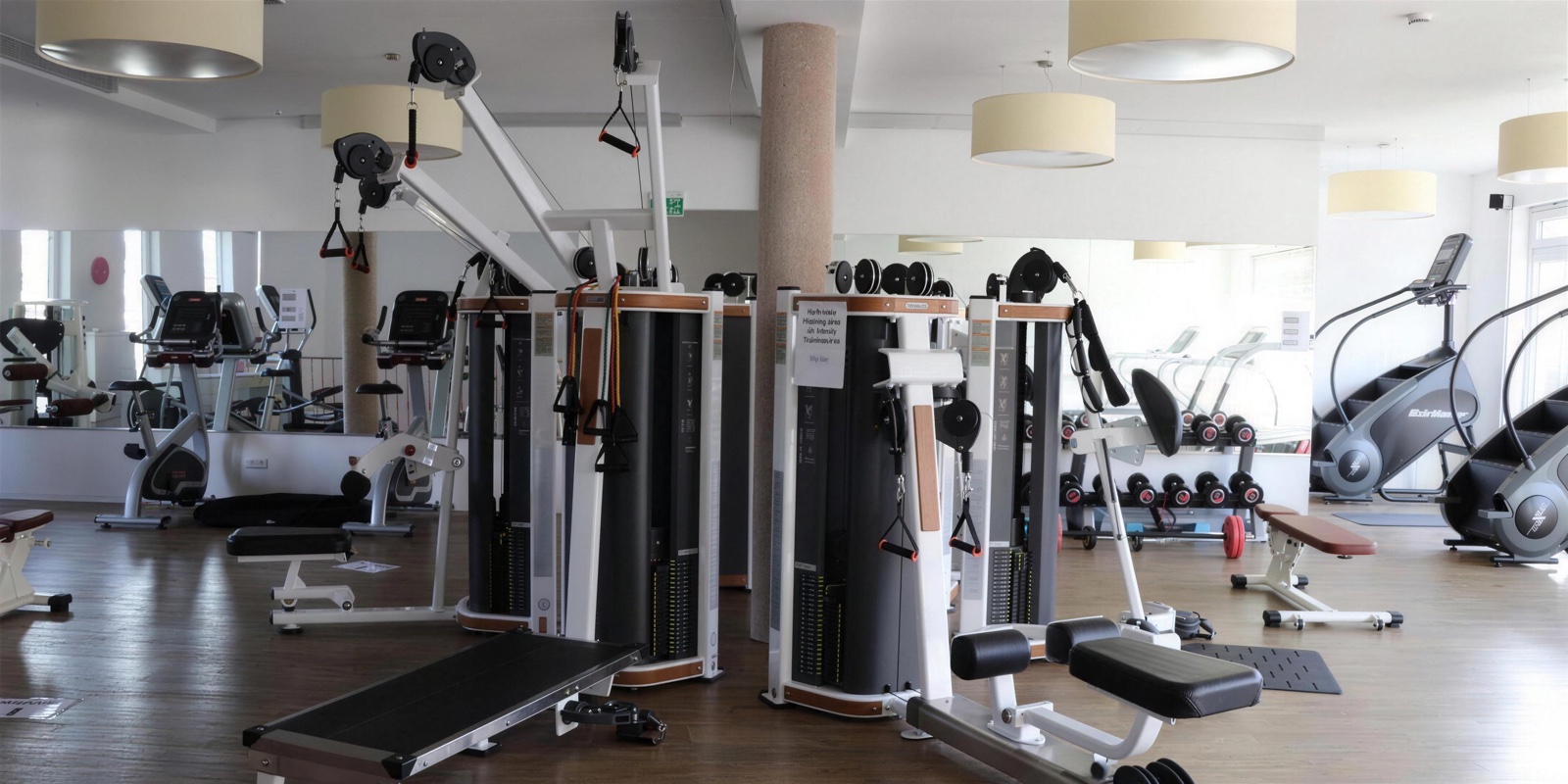 Trainingsfläche mit Geräten im Frauen-Fitnessstudio Patty's Gym in Bremen-Findorff